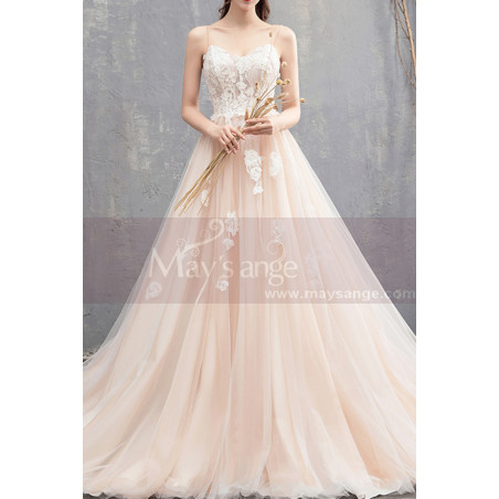 Robe Mariage Ivoire Petite Bretelle Corsage En Dentelle Brodée Et Jupe En Tulle Avec Longue Traîne