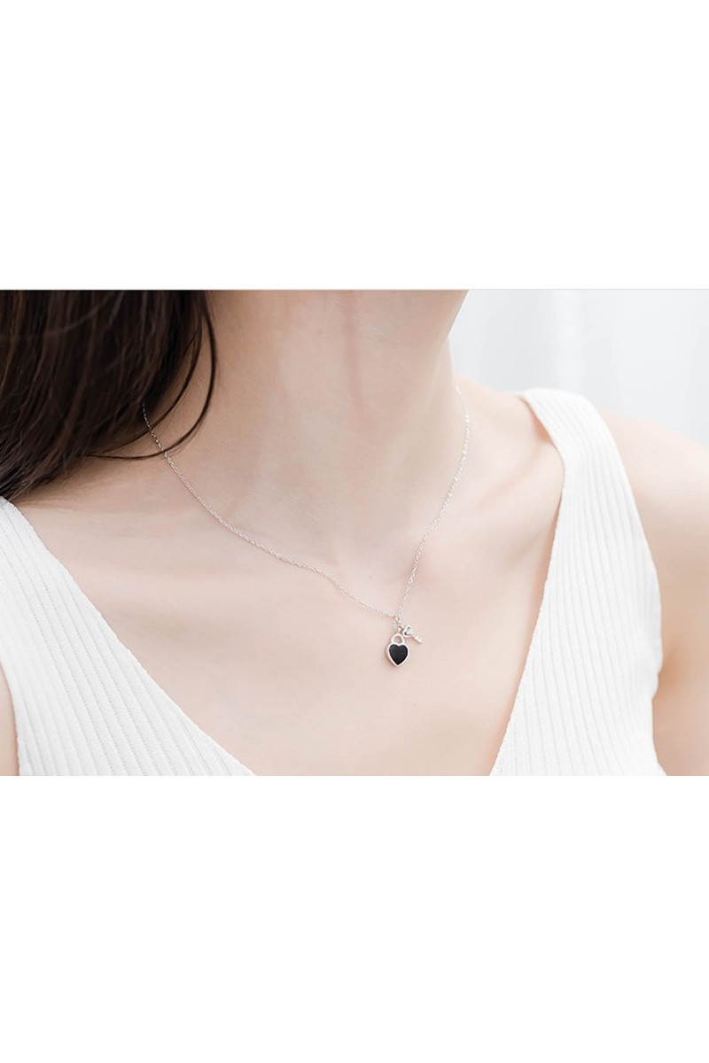 Collier pendentif coeur noir et cadenas - Ref F068 - 01