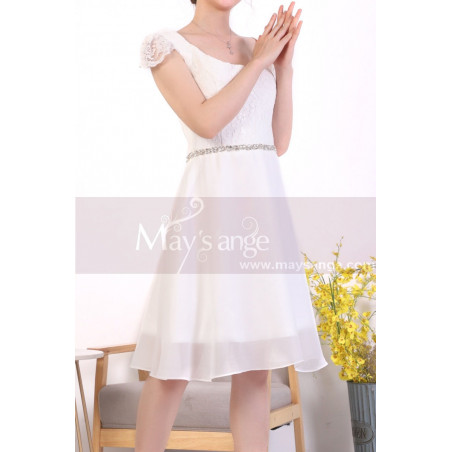 Robe Blanche Fête Décolleté Et Petites Manches En Dentelle