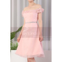 Robe Courte Rose Col Bardot A Volant Et Ceinture Brillante - Ref C924 - 04