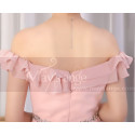 Robe Courte Rose Col Bardot A Volant Et Ceinture Brillante - Ref C924 - 06