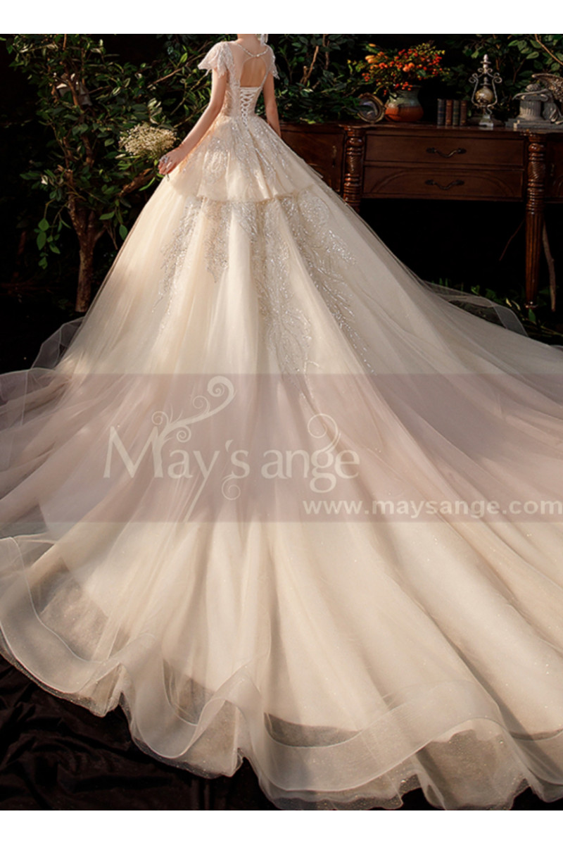 Luxury Wedding Dress Large Wide Skirt And Precious Ornaments
