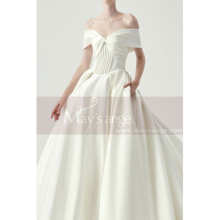 Satin Robe Pour Mariage Glamour Décolleté Noué Avec Traine