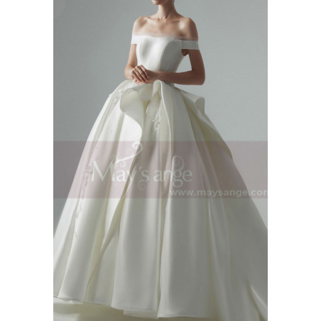 Sleeveless Satin Ball Gown Wedding Dress Multi Layer Skirt