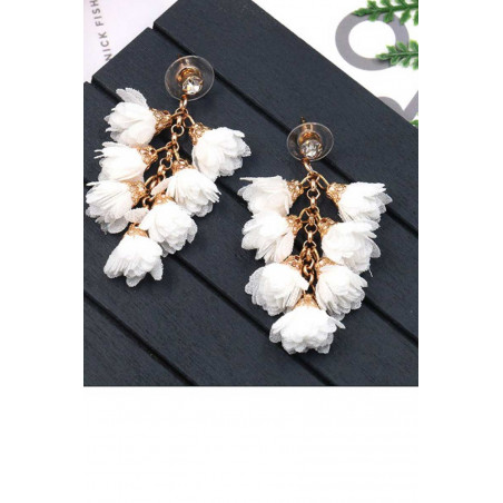 Boucle oreille fleurs blanche