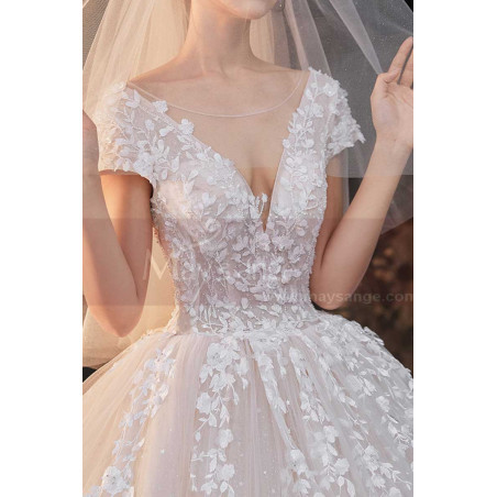 Robe Blanche De Mariée Maysange Jolie Broderie Pour Mariée Glamour Avec Sa Jupe Large En Tulle