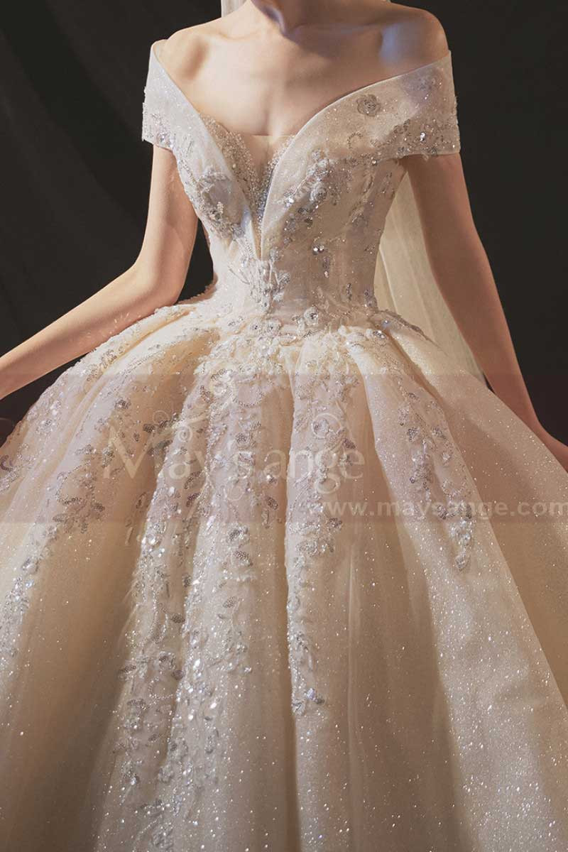 Sparkling Ivory Off The Shoulder Best celebrity Wedding Gown - Ref M1251 - 01