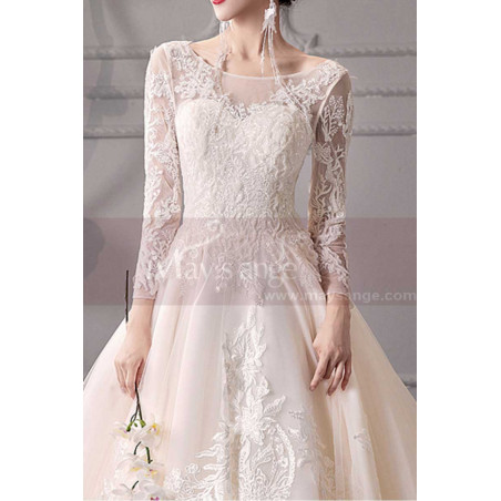 Long Sleeve Ivory Wedding Dresses With Embroidered Lace Appliqued Bodice