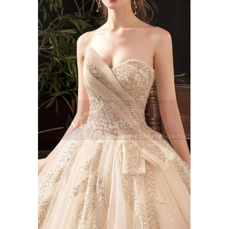 Robe De Mariée De Luxe Ivoire Dorée Bustier Étincelant Et Très Longue Traîne