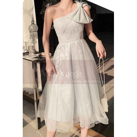 Robe Courte Pour Mariage Avec Grand Nœud Asymétrique