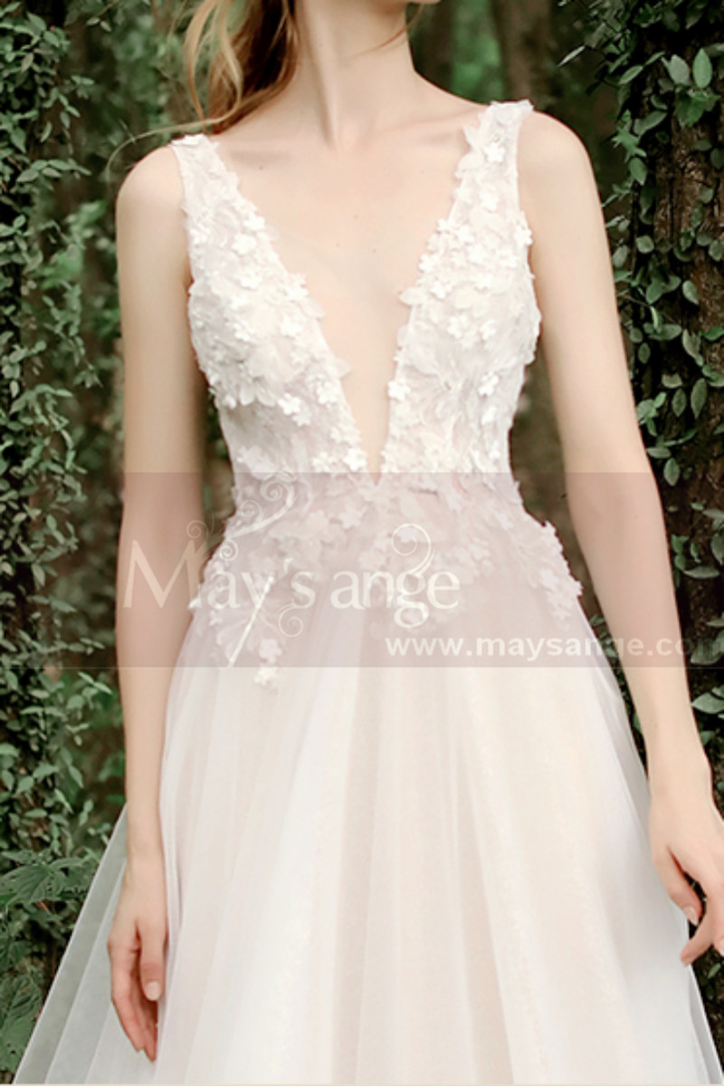 Sleeveless Embroidered Plunging V-neck White Wedding Gowns
