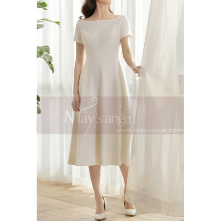 Robe Classe Pour Un Mariage Blanc Cassé Avec Manches Courtes