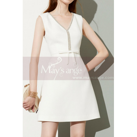 Robe Blanche Classe Courte Pour Cocktail Décolleté Pailletés