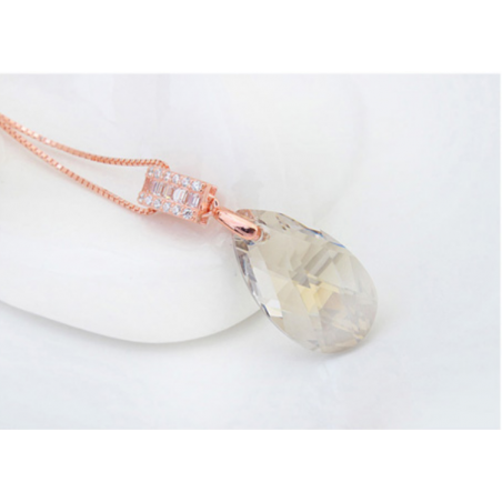 Collier blanc pur pierre goutte d’eau chaîne maille vénitienne