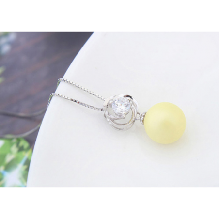 Collier avec une perle jaune et cristal blanc chaîne en argent