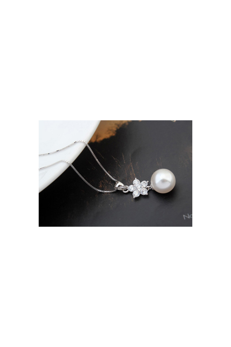 Collier tendance femme avec grosse perle blanche et cristal fleur - Ref 22022 - 01