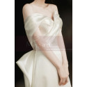 Very classy wedding dress in thick satin with chic bustier and with bow and lacing at the back - Ref L2374 - 02