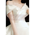 Robe de mariée très classe en satin épais avec bustier drapé et noeud au dos - Ref L2374 - 03