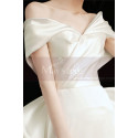Very classy wedding dress in thick satin with chic bustier and with bow and lacing at the back - Ref L2374 - 03