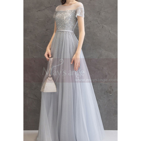 Robe de soirée en tulle bleu pastel avec joli haut à strass et laçage au dos