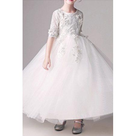 White princess dress in soft tulle with embroidered mid-length sleeves
