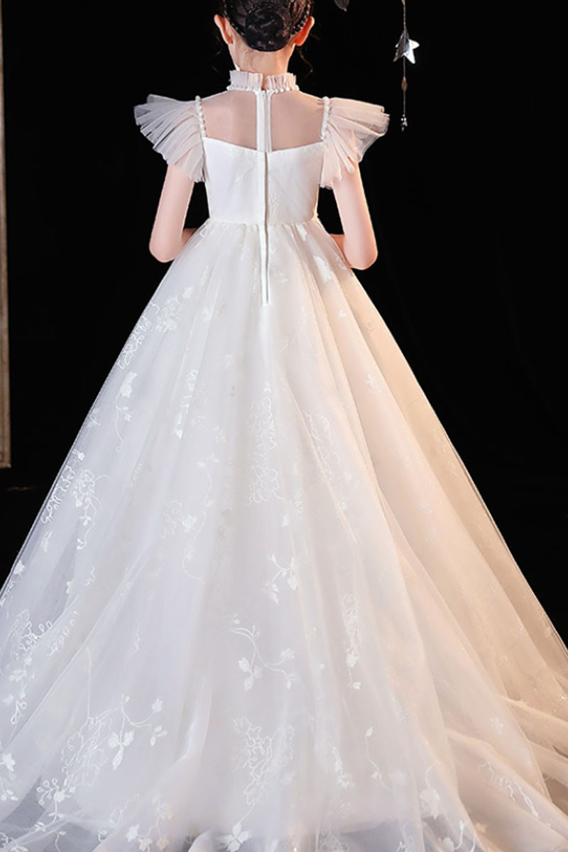 Robe princesse en tulle blanc avec traine et manches courtes papillons