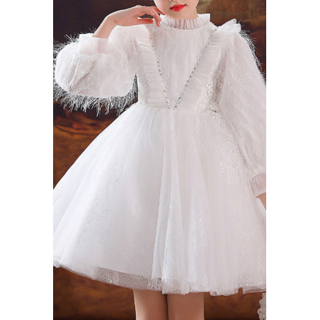 Jolie robe petite fille courte blanche en tulle avec haut et manches stylées