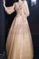 Robe longue nude en tulle douce avec joli haut pailleté et manches fendues pour soirée - Ref L2382 - 02