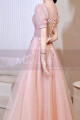 Robe longue rose pastel en tulle pailleté haut et manches courtes ravissantes pour soirée - Ref L2383 - 03