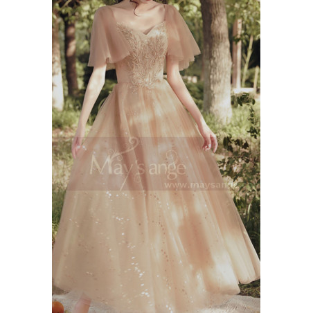 Robe de cérémonie nude en tulle avec joli bustier brodé et manches stylées