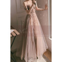 Robe longue de bal en tulle rose nude avec haut moderne en strass et manches courtes tombantes - Ref L2391 - 02