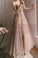 Robe longue de bal en tulle rose nude avec haut moderne en strass et manches courtes tombantes - Ref L2391 - 02