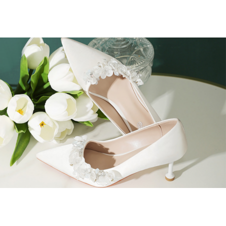 Chaussures à talons blanc très classes pour mariage