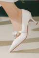 Very chic white pumps for wedding with pretty patterned flowers on the front - Ref CH129 - 04