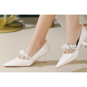 Very chic white pumps for wedding with pretty patterned flowers on the front - Ref CH129 - 05