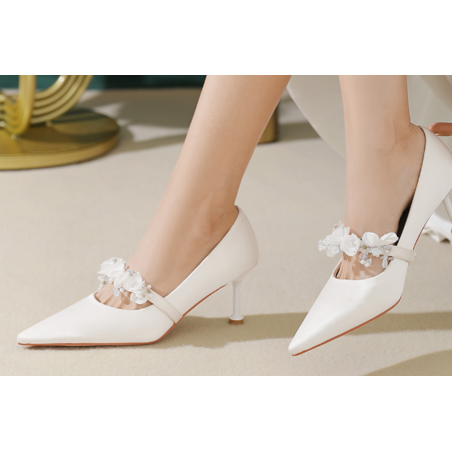 Very chic white pumps for wedding with pretty patterned flowers on the front