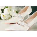 Very chic white pumps for wedding with pretty patterned flowers on the front - Ref CH129 - 06