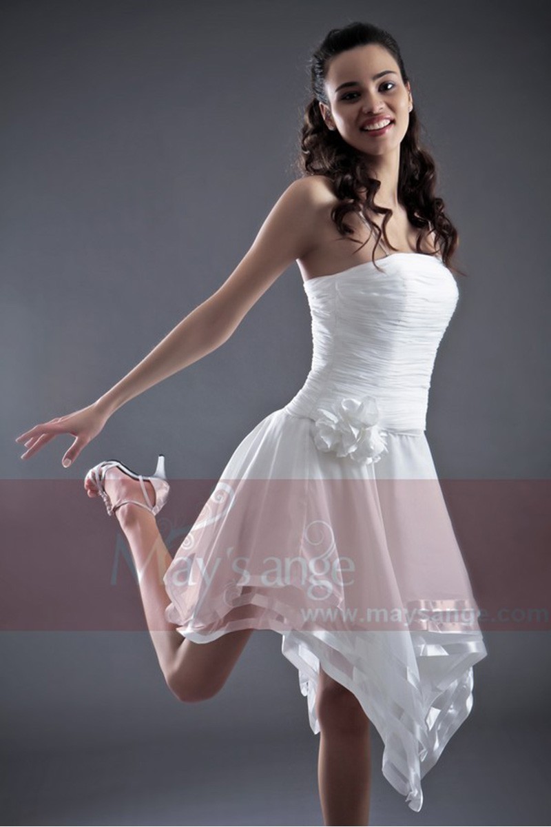 Robe de cocktail Charme et fluidité blanche - Ref C016 - 01 Robe de cocktail Charme et fluidité blanche - Ref C016 - 01