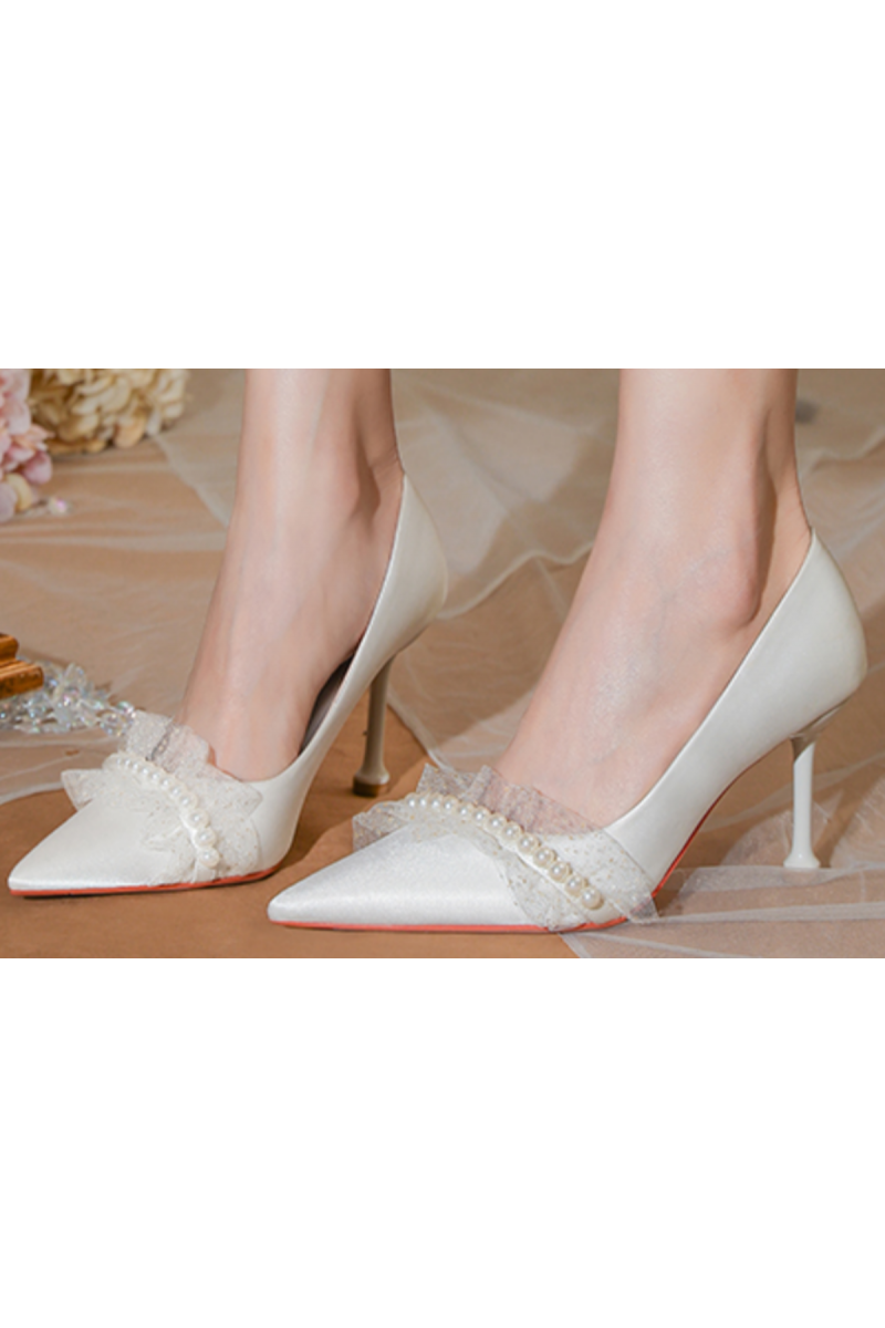Classy white pumps with pretty pearl pattern on the front for wedding - Ref CH133 - 01