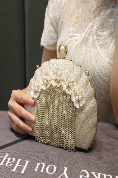 Sublime pochette dorée pour mariage ornée de perles et de fleurs - SAC1238 #1