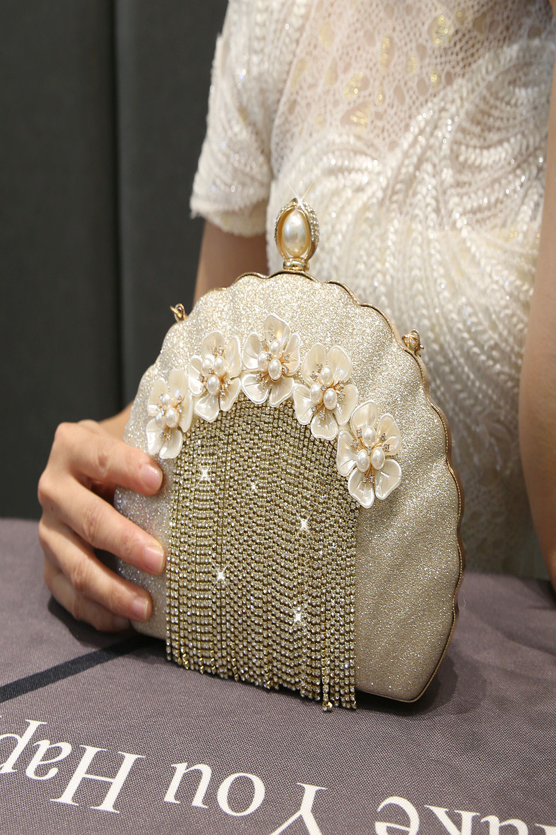 Sublime pochette dorée pour mariage ornée de perles et de fleurs - Ref SAC1238 - 01