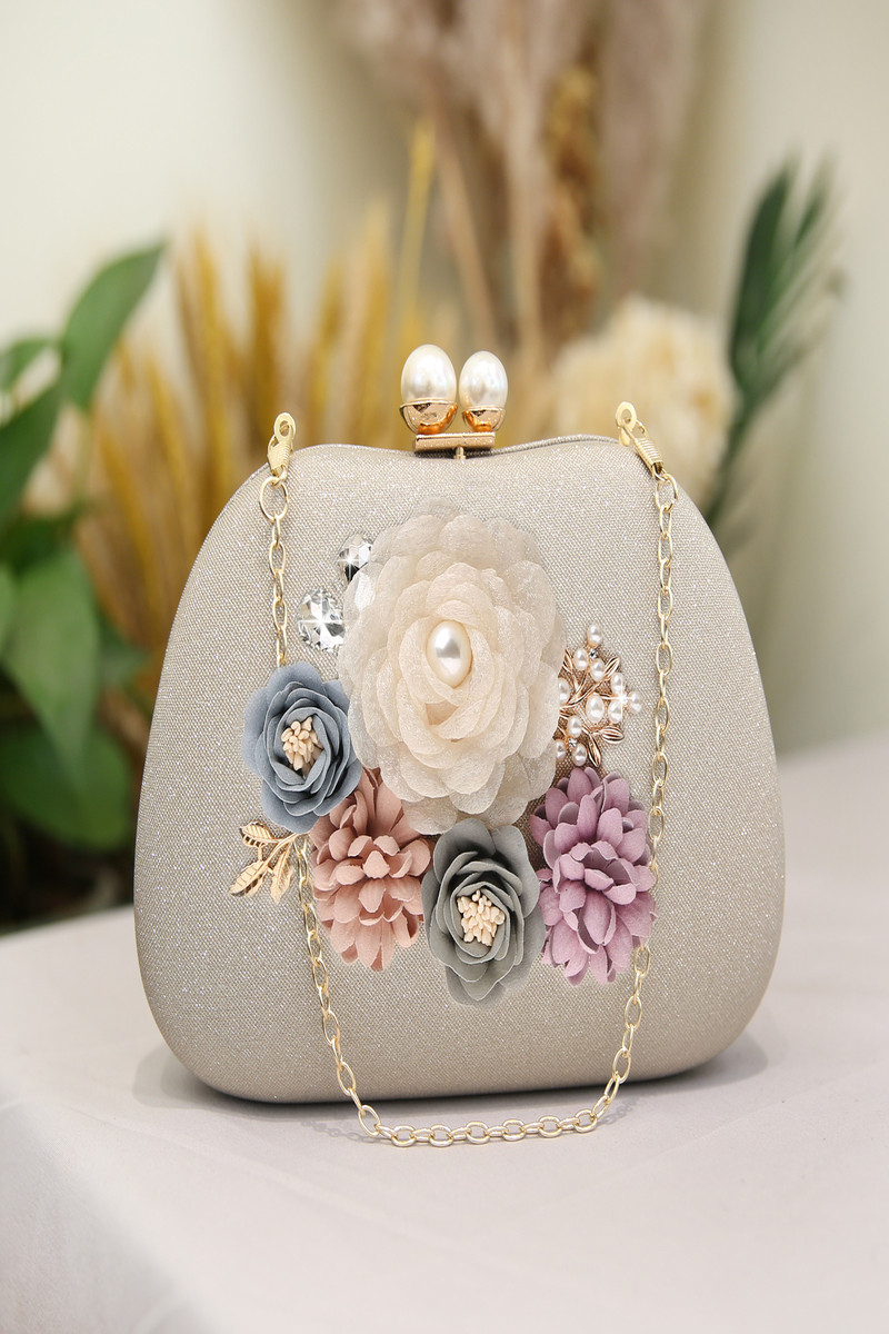 Pochette glamour pour mariage fleur 3D et chaîne argenté couleur blanc - Ref SAC1243 - 01