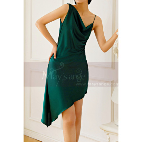 Robe cocktail satin vert coupe asymétrique