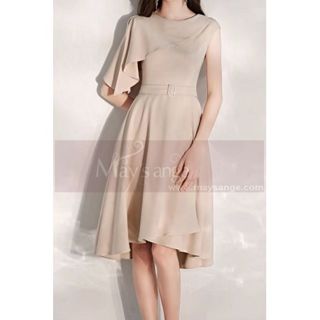 Robe de cocktail beige chic