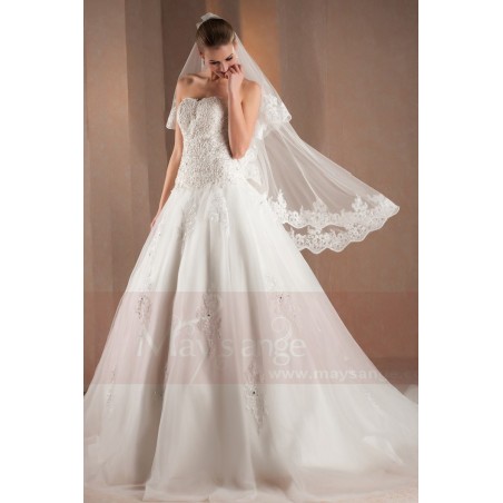 Vintage wedding dress Brittany with beautiful embroideries M305