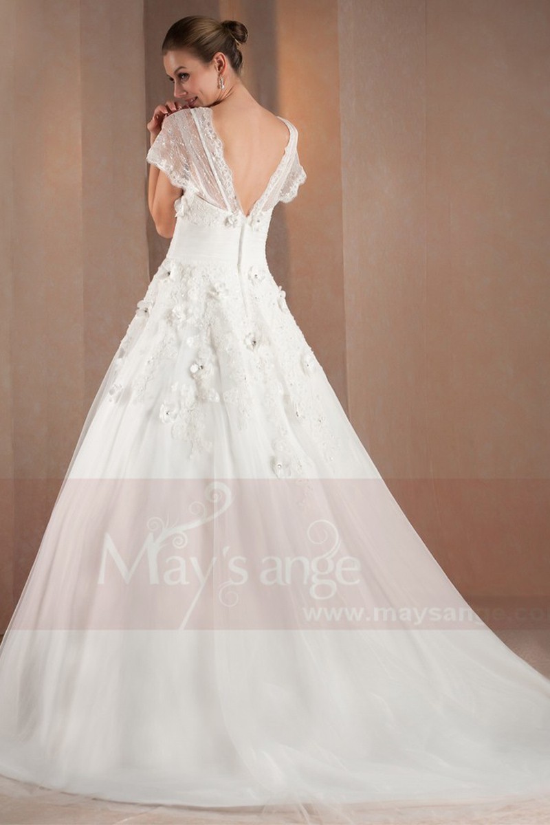 V-Neck Embroidered Vintage Wedding Dress With Sleeves - Ref M311 - 01