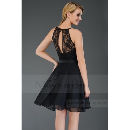 Robe noire dentelle dos ouvert  ceinture satine