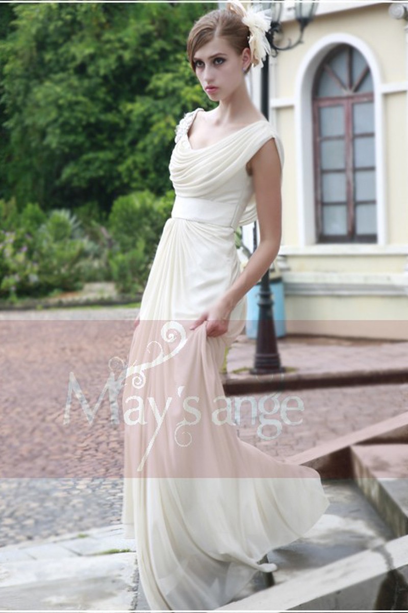 London Long Formal Dress With Sleeves in Pale Yellow
