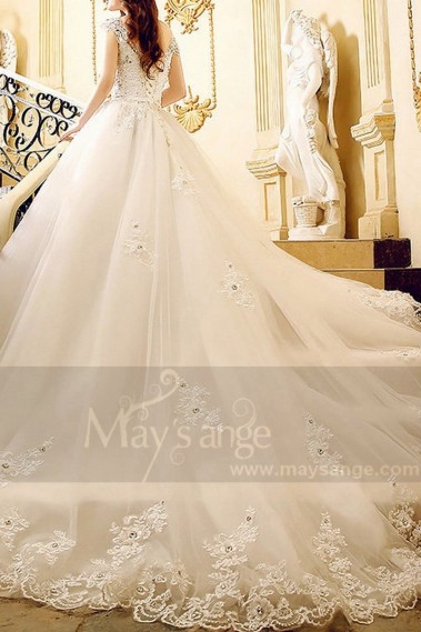 robe de mariée princesse fluide et splendide en dentelle - M379 #1