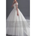 belle robe de mariée blanche en dentelle calais simple et tres chic - Ref M370 - 02